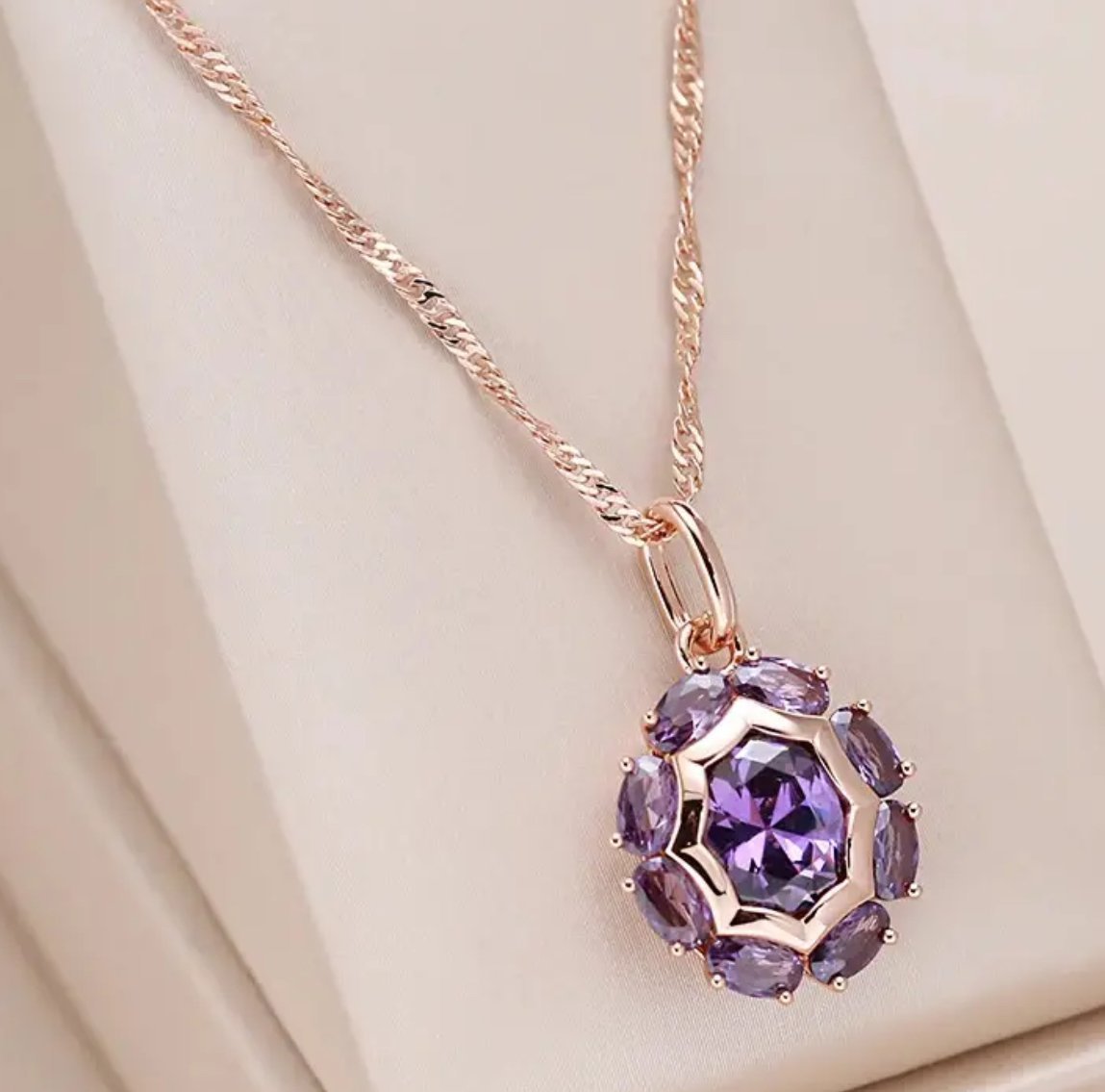 Circular necklace plated in 18kt rose gold with amethyst - AC