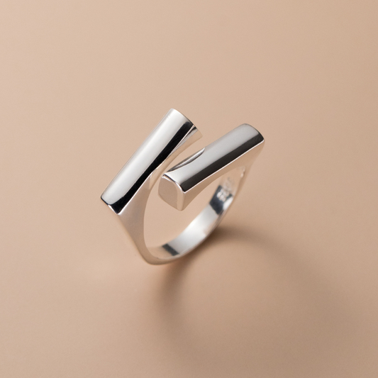 Simple modernist ring crafted in 925 sterling silver