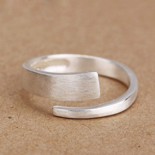 Simple adjustable ring made of 925 sterling silver