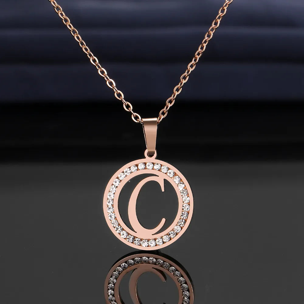 Initialhalsband i 18K guld/rosépläterat och 925 silver med kristall och rhinestone