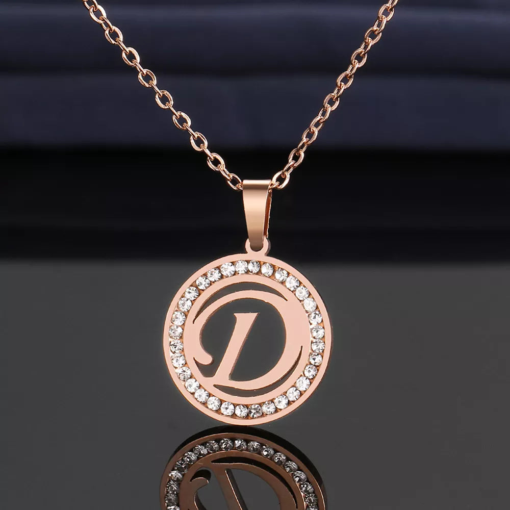 Initialhalsband i 18K guld/rosépläterat och 925 silver med kristall och rhinestone