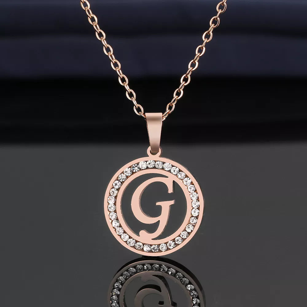 Initialhalsband i 18K guld/rosépläterat och 925 silver med kristall och rhinestone