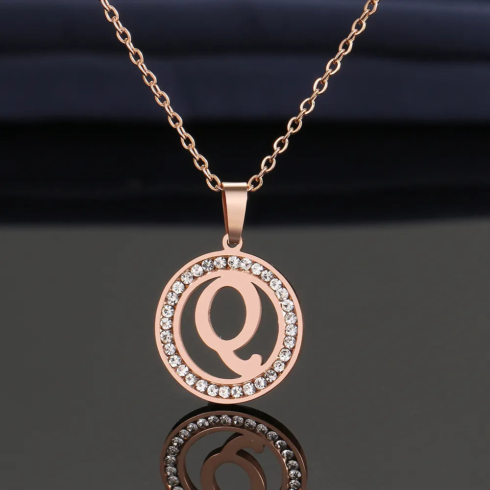 Initialhalsband i 18K guld/rosépläterat och 925 silver med kristall och rhinestone