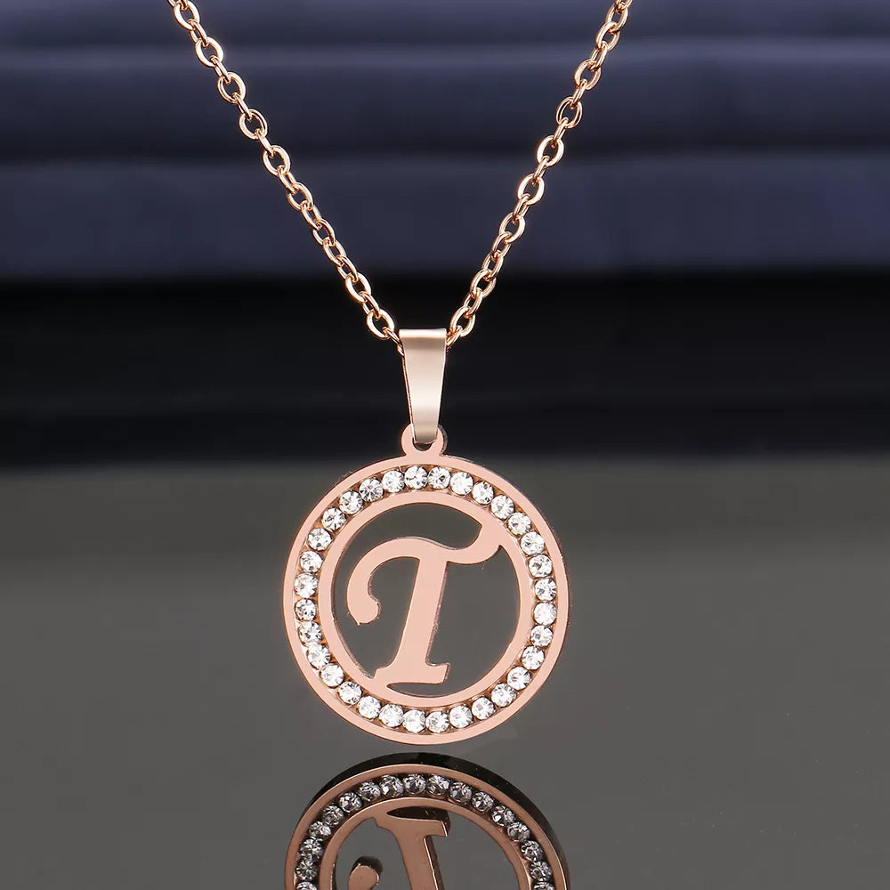 Initialhalsband i 18K guld/rosépläterat och 925 silver med kristall och rhinestone