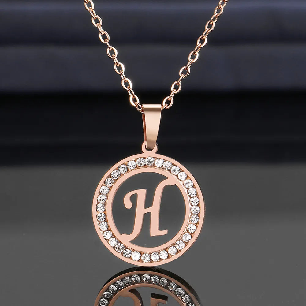 Initialhalsband i 18K guld/rosépläterat och 925 silver med kristall och rhinestone