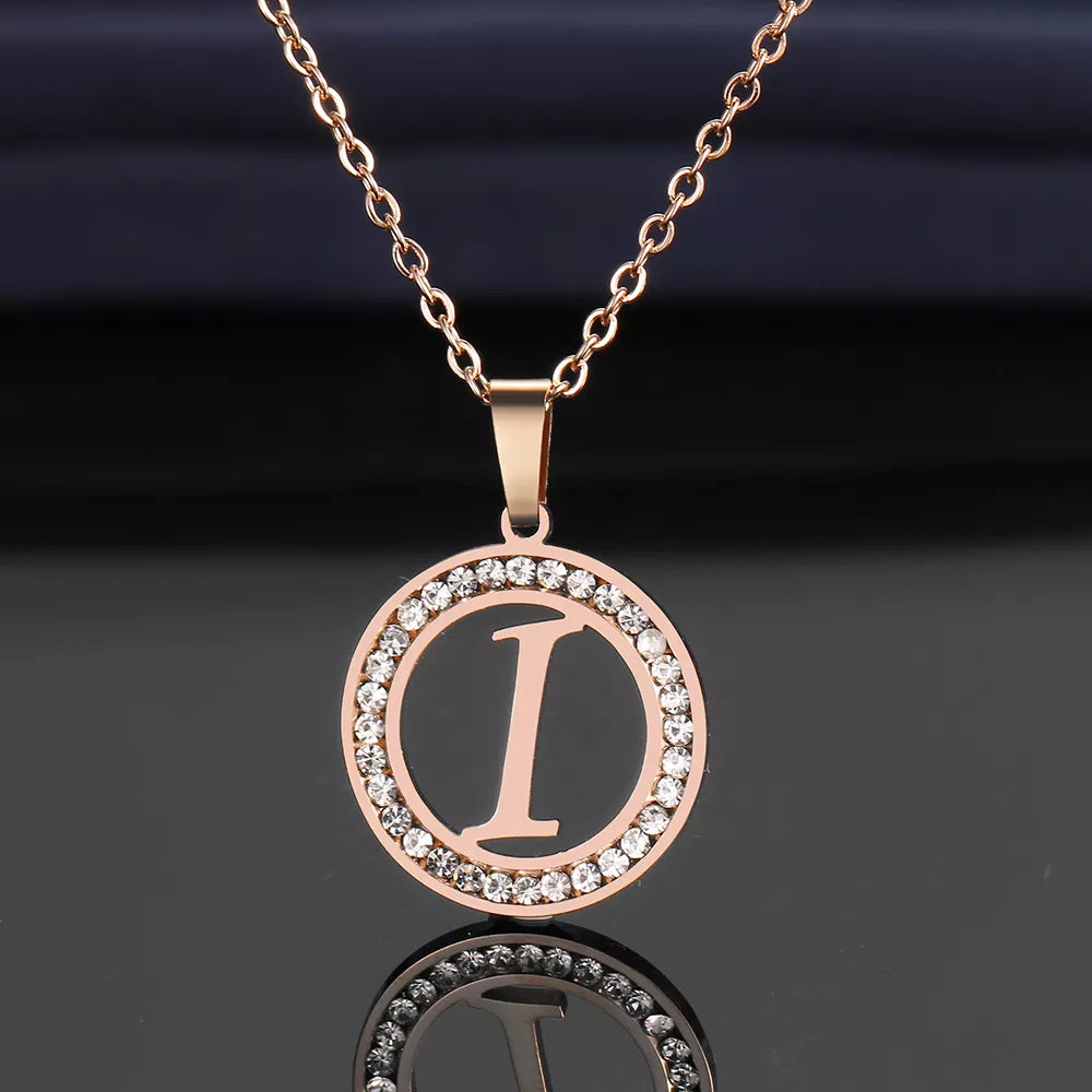 Initialhalsband i 18K guld/rosépläterat och 925 silver med kristall och rhinestone