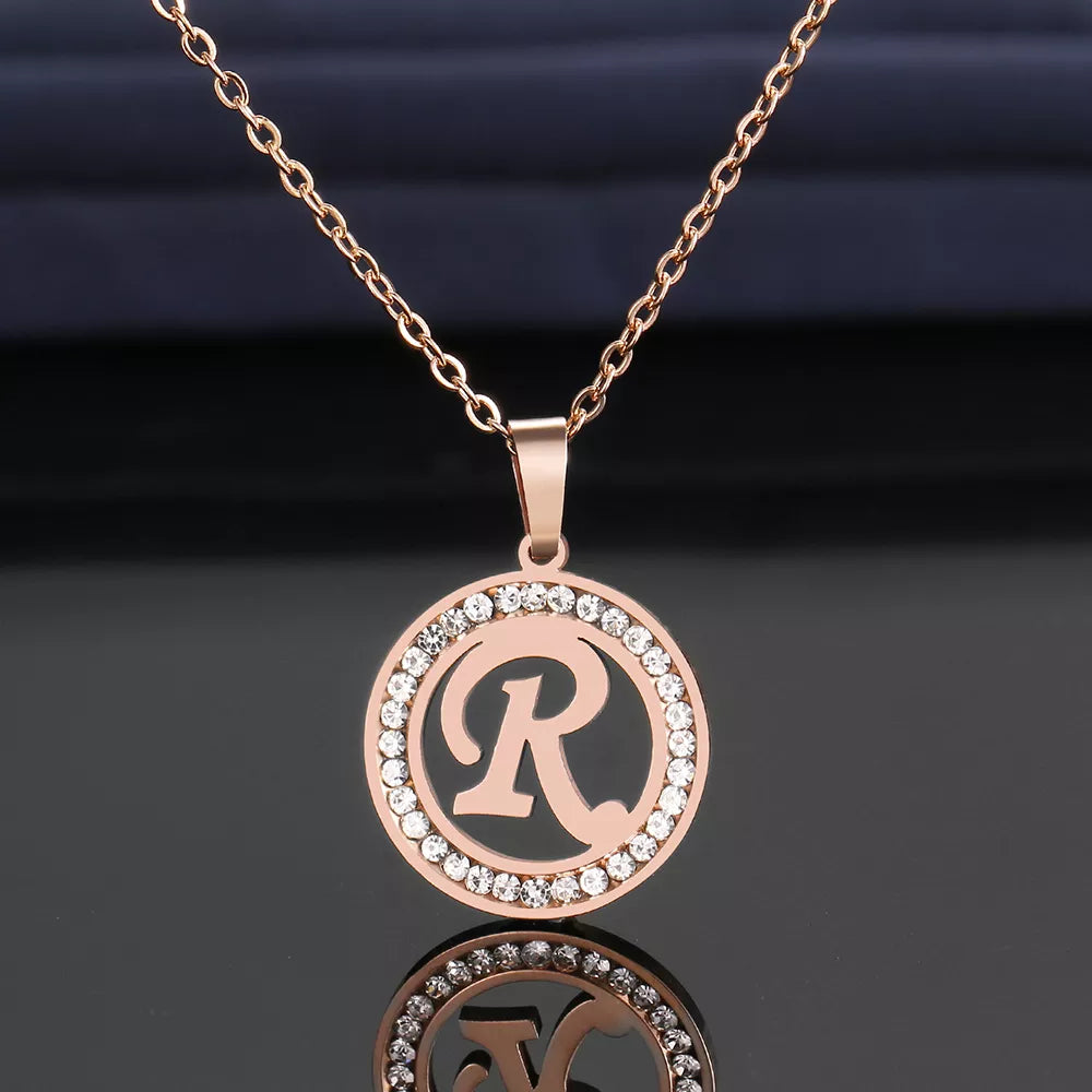 Initialhalsband i 18K guld/rosépläterat och 925 silver med kristall och rhinestone