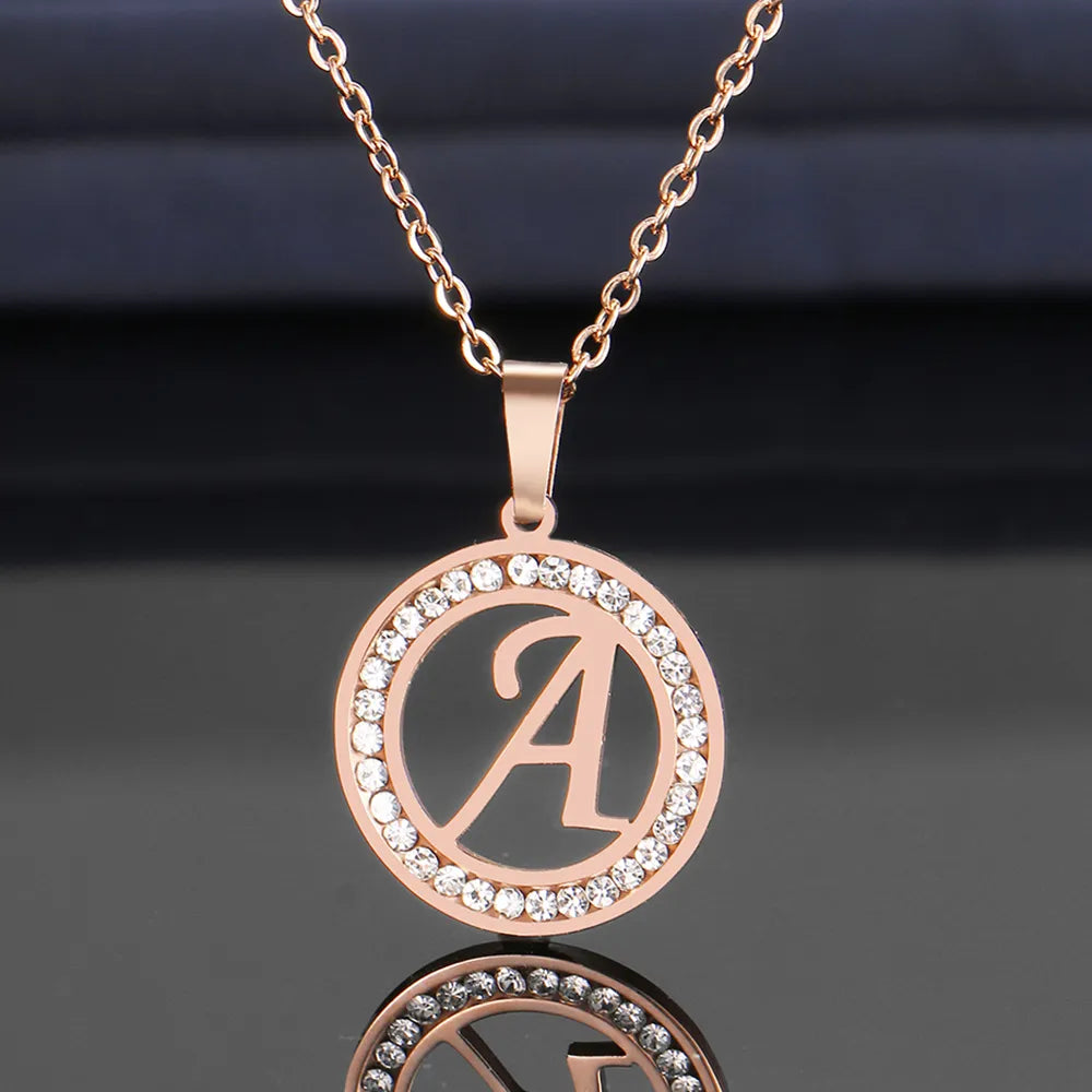 Initialhalsband i 18K guld/rosépläterat och 925 silver med kristall och rhinestone