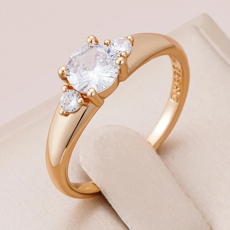 3 white zirconia classic ring in 18K rose gold