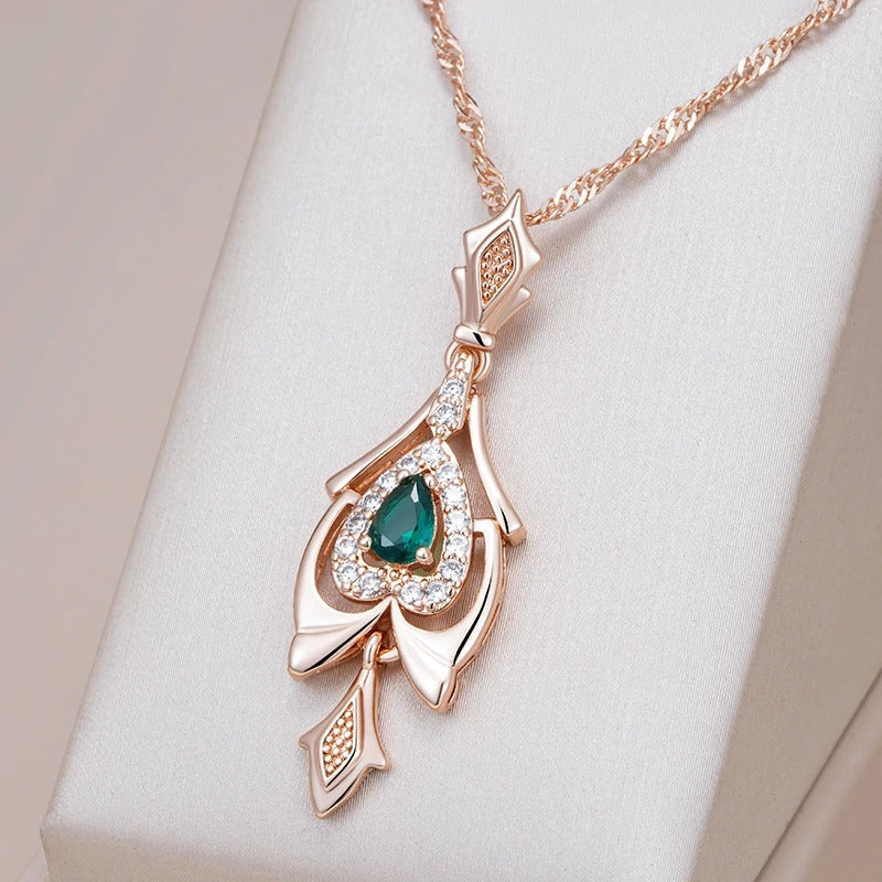 Flower of destiny necklace with emerald zirconia in the center in 18K Rose Gold Plating