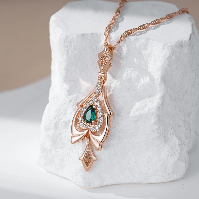 Flower of destiny necklace with emerald zirconia in the center in 18K Rose Gold Plating