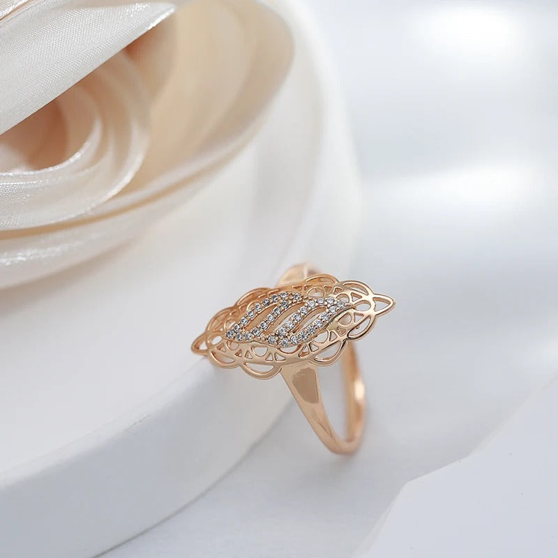 Big ethnic flower ring with white zirconia in 18K rose gold plating