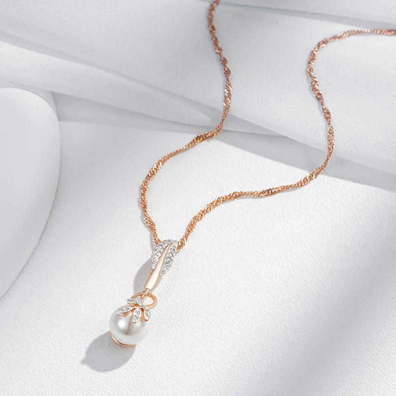 Necklace with white zirconia leaf pearl pendant in 18K rose gold plating