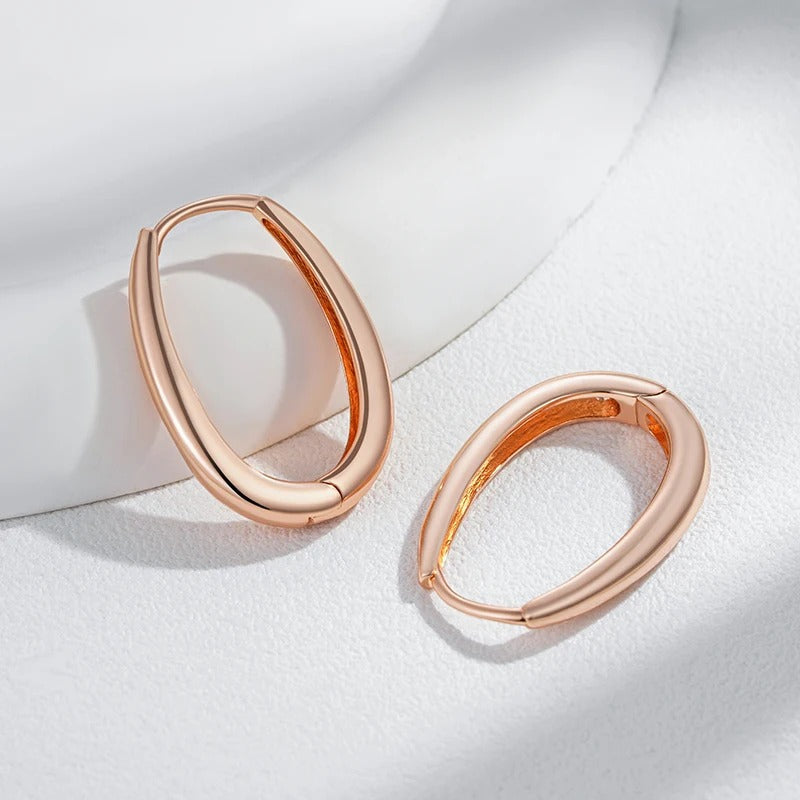 Trendy shiny hoop earrings in 18K Rose Gold Plating