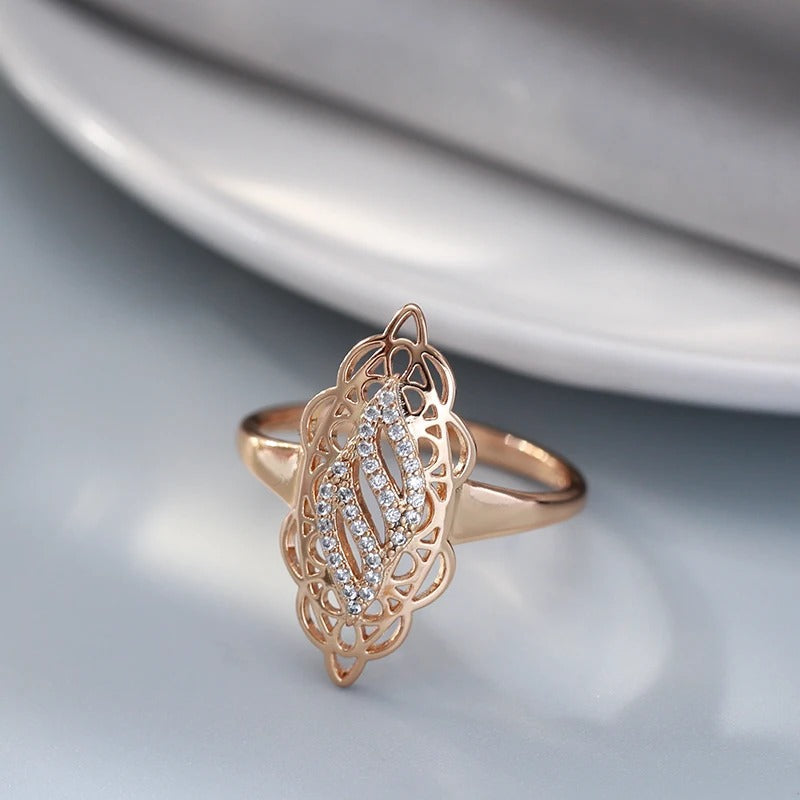 Big ethnic flower ring with white zirconia in 18K rose gold plating