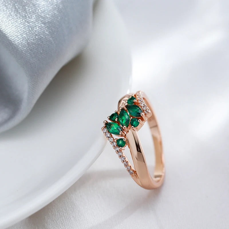 Ring in 18kt pink gold with green leaf and emerald zircons - AC