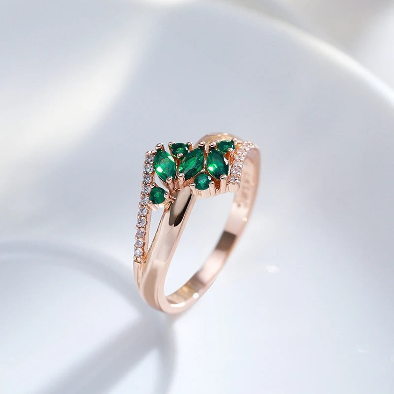 Ring in 18kt pink gold with green leaf and emerald zircons - AC