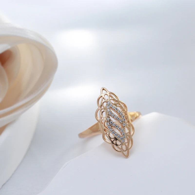 Big ethnic flower ring with white zirconia in 18K rose gold plating