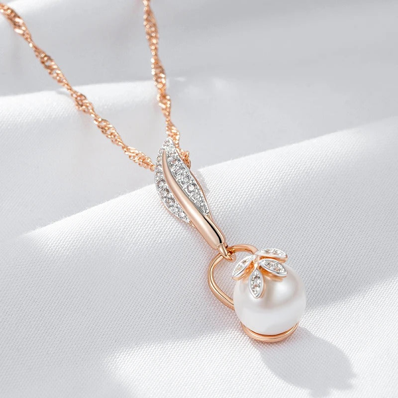 Necklace with white zirconia leaf pearl pendant in 18K rose gold plating