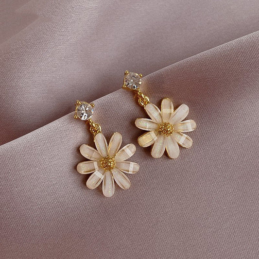 18K Gold Plated Pearl Daisy Earrings